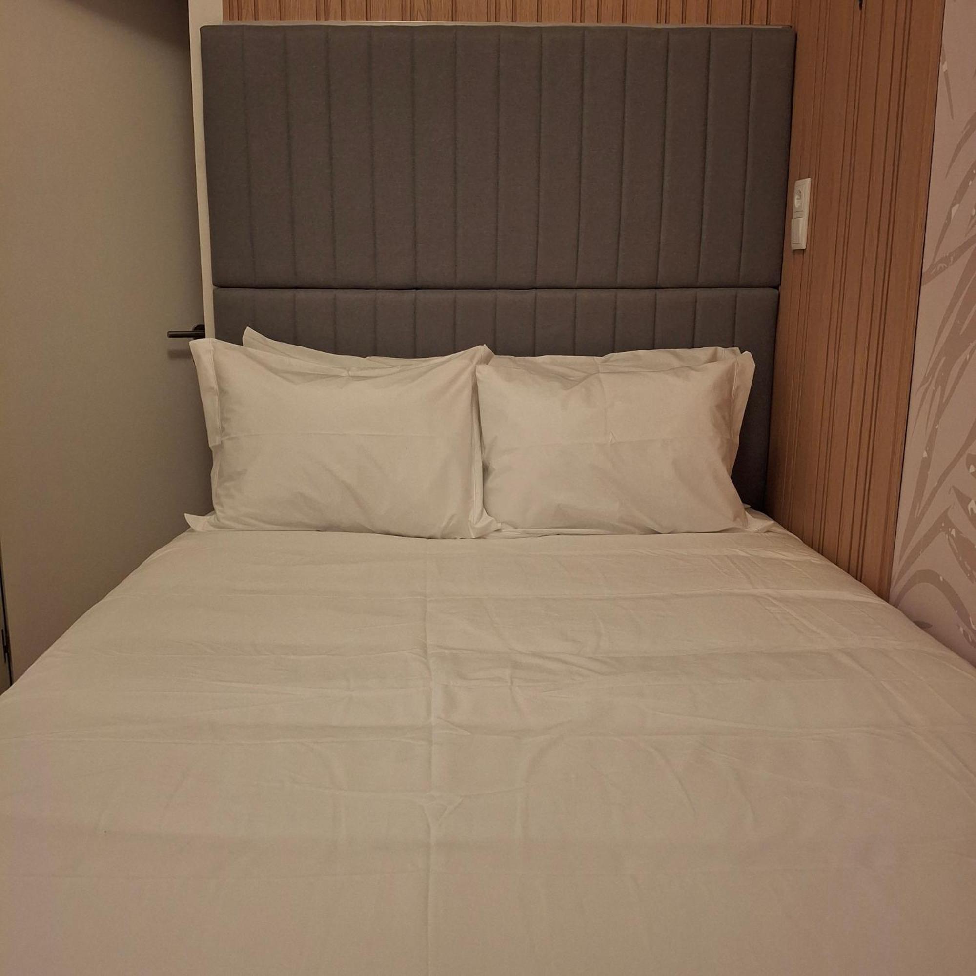 Hostel Brand New Anjos