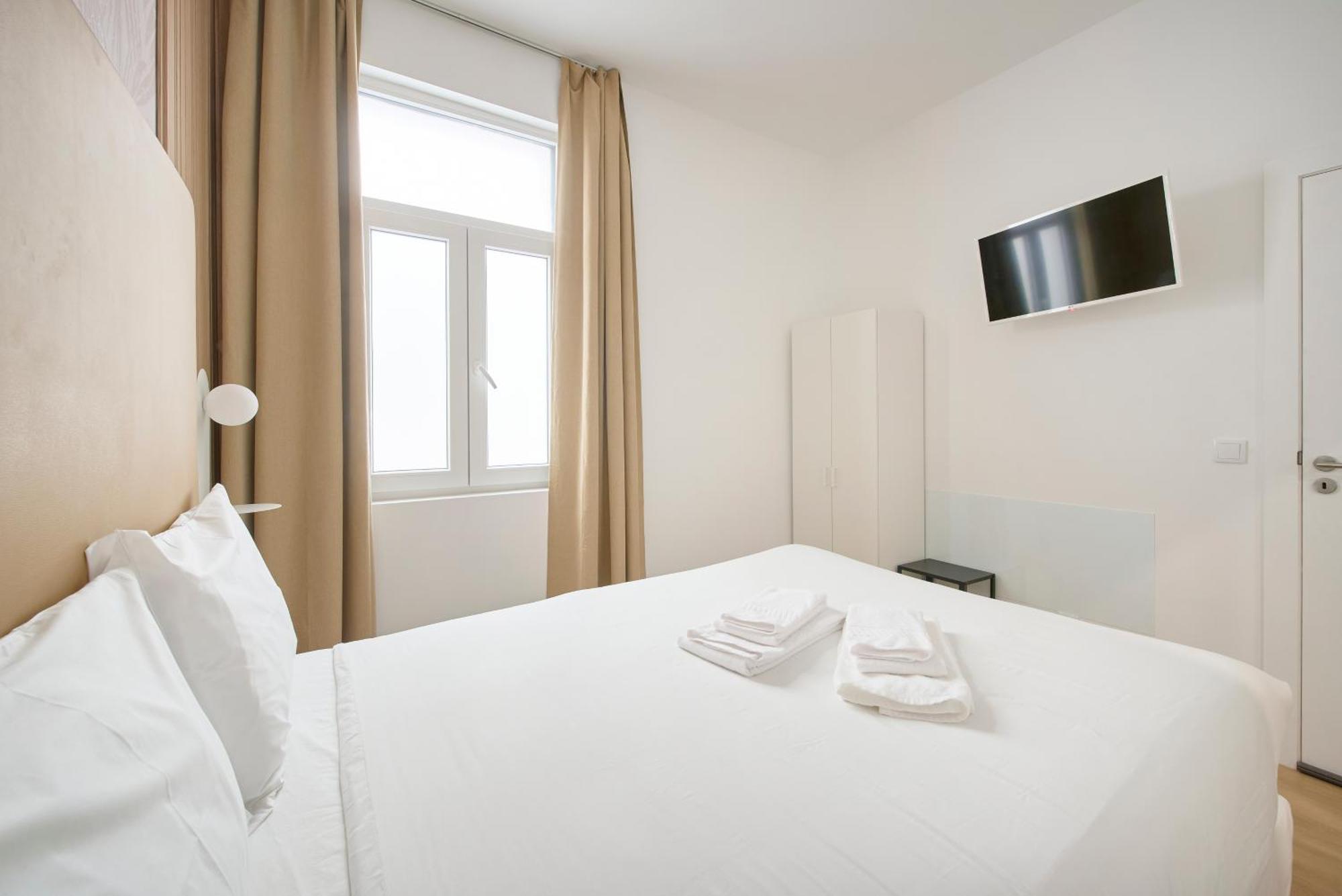 Hostel Brand New Anjos