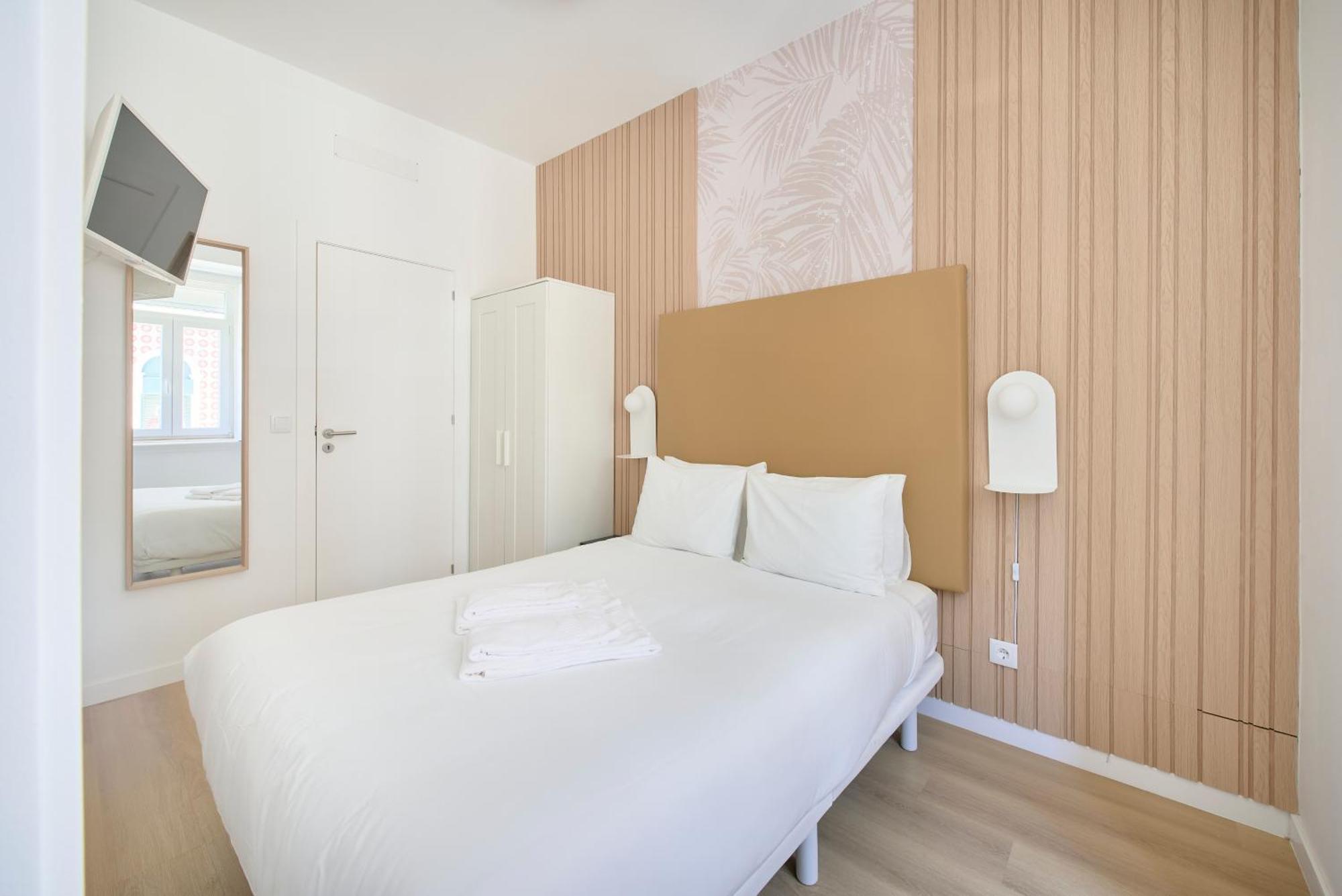 Brand New Anjos Hostel *